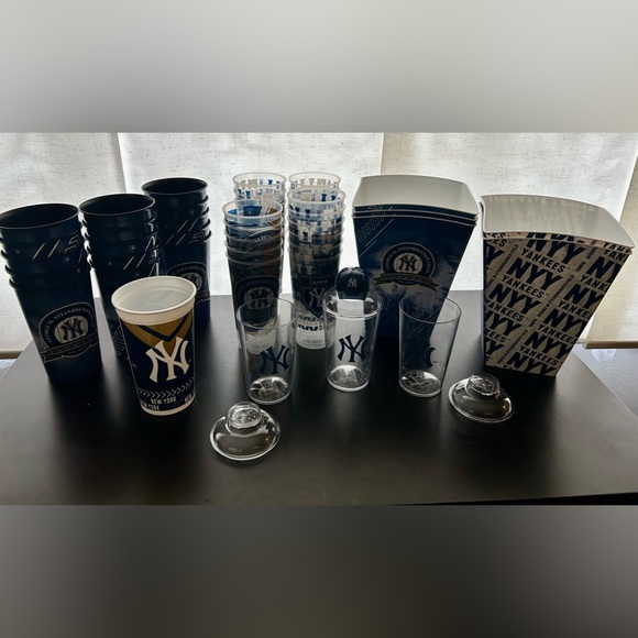 Lot of NY Yankees cups, buckets and shakers 40+ items - Picture 2 of 7
